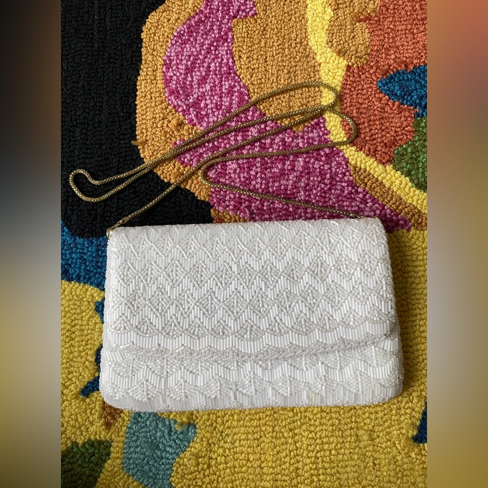 VINTAGE REGALE White Beaded clutch